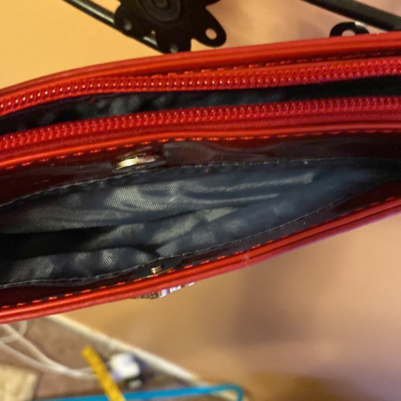 Olive Oyl red metallic adjustable crossbody bag with three sections - Picture 7 of 11